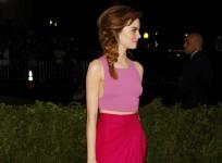 actress-emma-stone-arrives-at-the-metropolitan-museum-of-art-costume-institute-gala-benefit