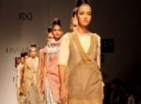 urvashi-kaurs-dual-expression-wifw-ss14
