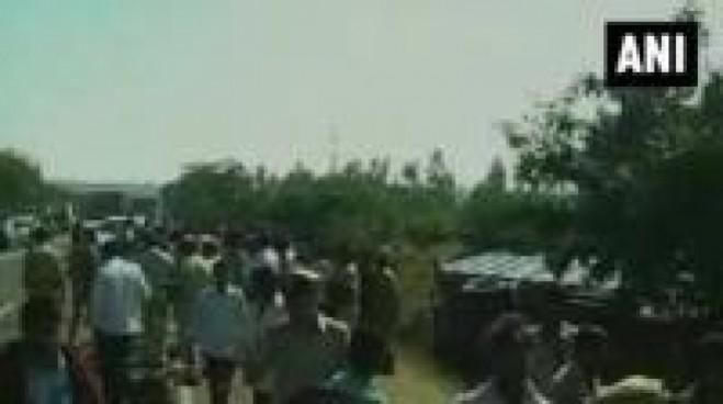 22 die in Karnataka road accident