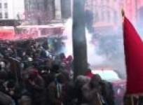 clashes-rage-as-100000-ukrainians-rally-over-eu-snub