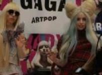 lady-gaga-promotes-artpop-in-japan-with-life-sized-dolls