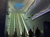 arty-commuting-in-sparkling-naples-metro