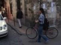 bikes-big-hit-in-checkpoint-strewn-syria-capital