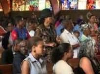 prayers-for-mandela-in-soweto-catholic-church
