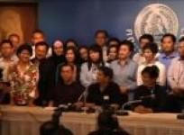thai-pm-offers-elections-as-opposition-mps-quit-en-masse
