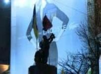 ukraine-protesters-topple-lenin-statue-in-kiev-police