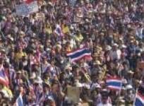thai-pm-calls-elections-as-140000-join-protest