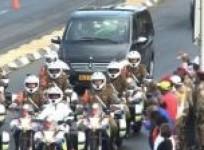 mandelas-funeral-cortege-passes-through-pretoria