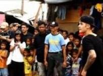 pop-star-bieber-brings-cheer-in-typhoon-hit-philippines