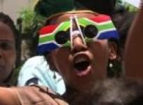 thousands-of-south-africans-wait-to-file-past-mandelas-coffin