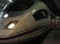 travellers-welcome-high-speed-barcelona-to-paris-train