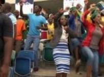 s-africans-in-durban-celebrate-mandelas-life