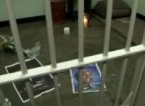 mourners-hold-candlelight-vigil-for-mandela-on-robben-island