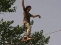 slacklining-on-a-high-in-france