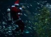 santa-claus-swims-with-fish-in-seoul