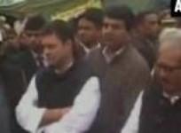 rahul-gandhi-meets-muzaffarnagar-riot-victims-at-relief-camps