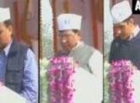 aap-ministers-take-oath-at-ramlila-ground