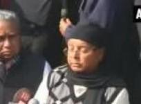 lalu-visits-muzaffarnagar-camps-says-authorities-haven-t-done-much