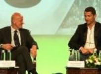 ronaldo-receives-globe-soccer-award-in-dubai
