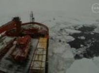australian-icebreaker-struggles-to-reach-icebound-vessel