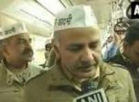 manish-sisodia-interacts-with-people-on-a-ride-in-delhi-metro