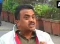 cong-mp-sanjay-nirupam-cut-mumbai-power-rates-like-aap-has