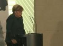 merkel-makes-first-appearance-on-crutches-after-ski-fall