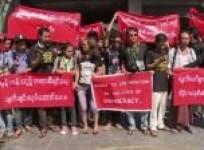 myanmar-reporters-protest-imprisonment-of-journalist