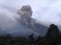 thousands-displaced-in-indonesia-after-volcano-eruption