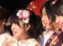 japanese-girls-come-of-age-in-japan-ceremony