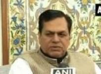 akhilesh-yadav-blacks-out-tv-channels-for-criticizing-him-politicos-condemn