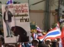 opposition-protesters-target-the-revenue-department-in-bangkok