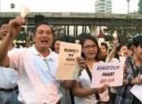 hundreds-of-people-turn-out-to-show-support-for-thai-election
