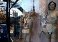 us-clothing-store-goes-pubic