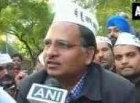 scuffle-between-aap-workers-and-delhi-police