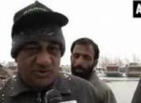 snowfall-in-parts-of-india-cheers-tourists