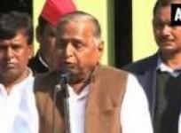 war-of-words-continues-as-mulayam-singh-yadav-slams-narendra-modi-yet-again