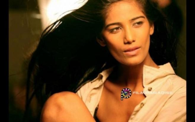 Actress Poonam Pandey arrested for breaking lockdown rules by Mumbai