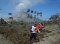 indonesians-back-to-work-in-shadow-of-volcano