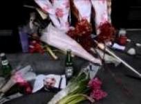 tributes-left-outside-seymour-hoffmans-apartment