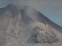 mount-sinabung-shrouds-indonesian-town-with-ash