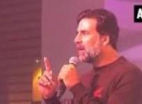 akshay-kumar-unveils-hondas-new-range-of-motorbikes-at-indian-auto-expo