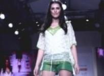 a-beach-wear-thats-easy-to-carry-pack-and-sport