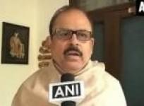 politicos-criticize-anti-graft-crusader-anna-hazare-for-changing-stand