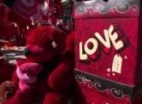 iraqis-embrace-romance-in-spite-of-violence