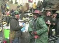 kiev-protesters-build-barricades-amid-deadly-clashes