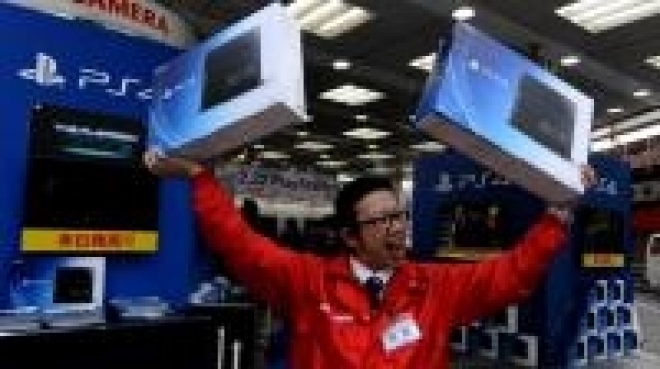 Japan gamers finally get PS4 at midnight launch