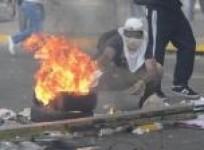 protesters-clash-with-riot-police-in-venezuela