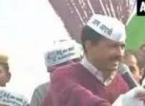 arvind-kejriwal-takes-on-modi-and-rahul-alleges-them-to-be-in-ambanis-pockets