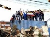 venezuelans-put-up-barricades-as-protest-death-toll-rises